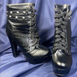 Elegant Black Lace-Up Croc-Embossed Boots